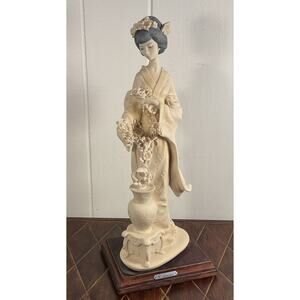 Giuseppe Armani Porcelain Oriental Lady Flowers Sculpture Figurine Dated 1987